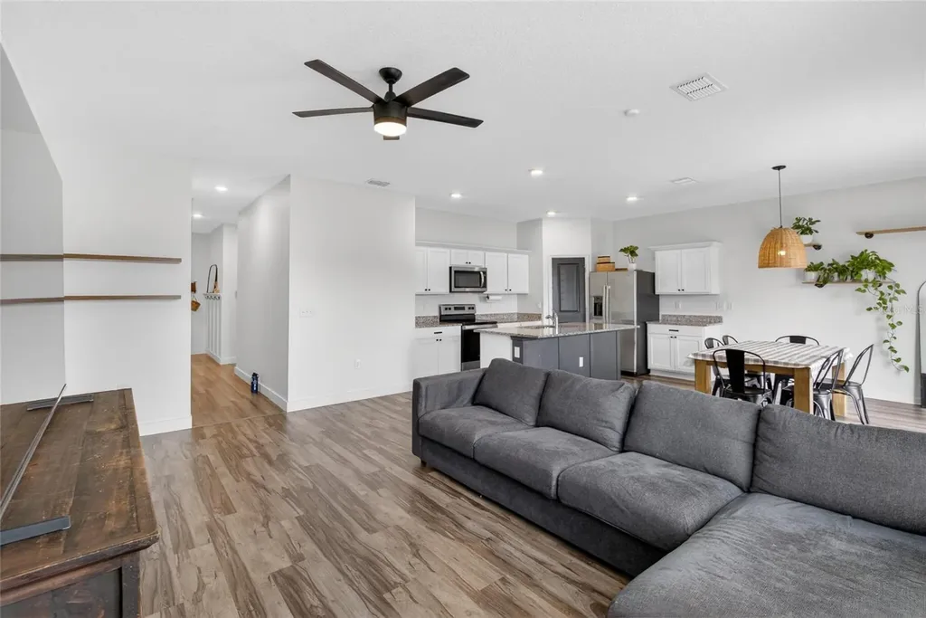 1044 Kelly Fern Loop Ruskin FL 33570