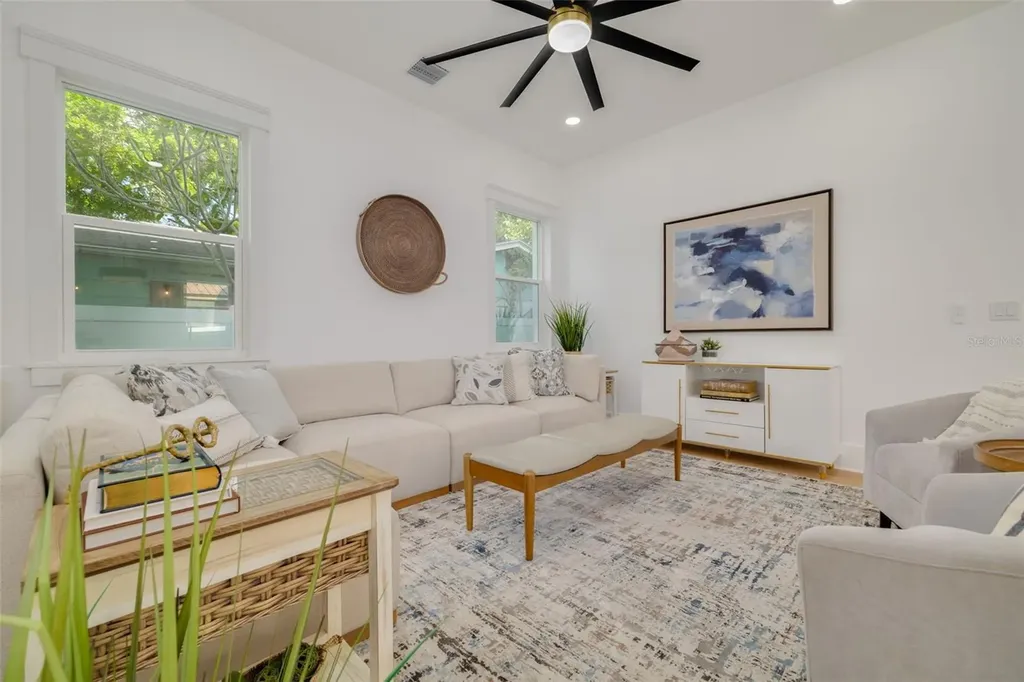 467 34th Avenue N St Petersburg FL 33704