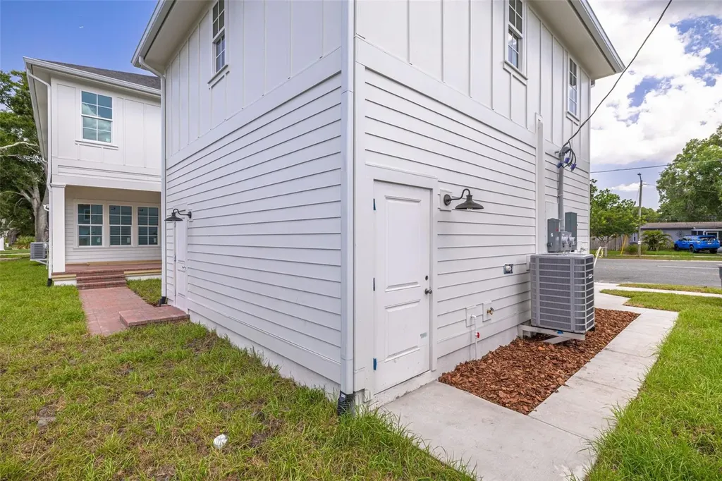 5204 10th Street N St Petersburg FL 33703