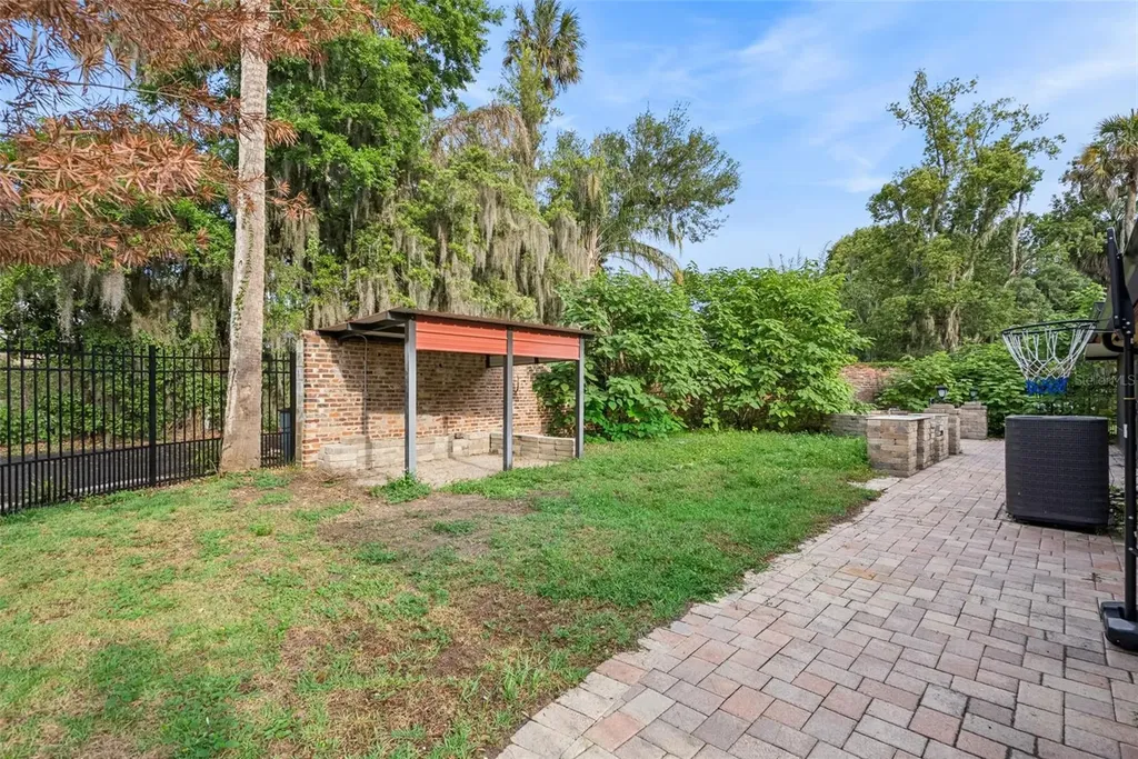 1000 Boylston Street Leesburg FL 34748