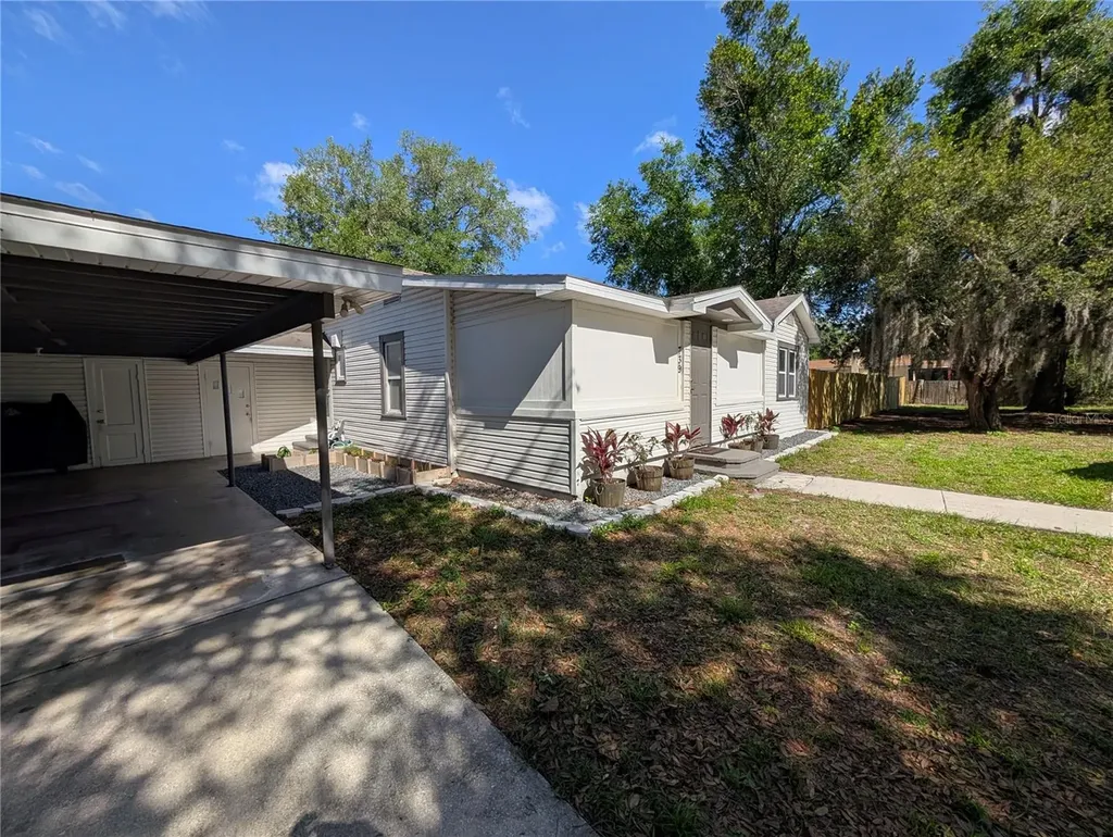 739 Center Street Lake Wales FL 33877