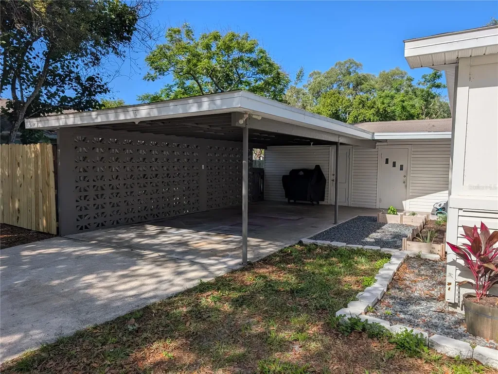739 Center Street Lake Wales FL 33877