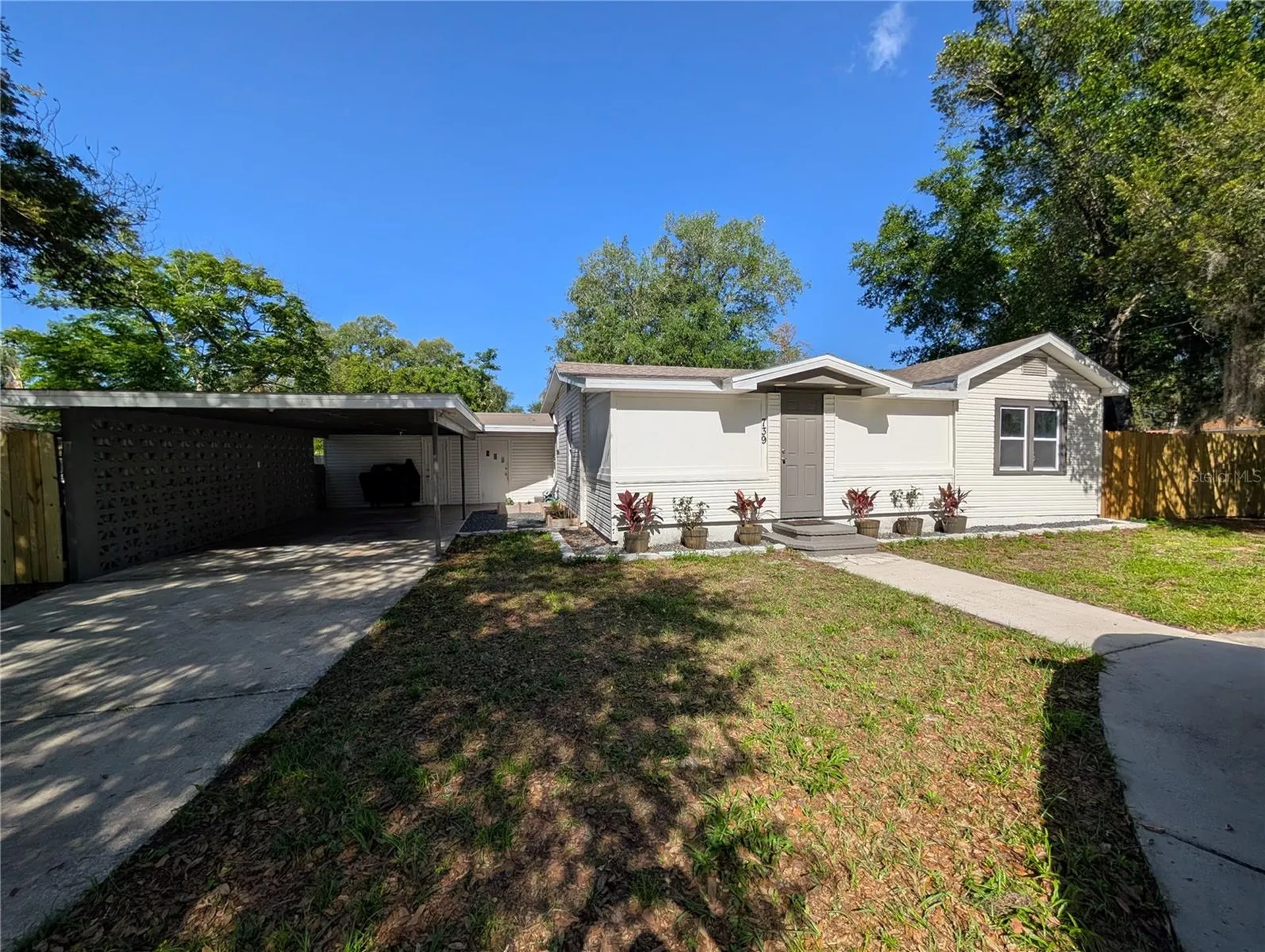 739 Center Street Lake Wales FL 33877