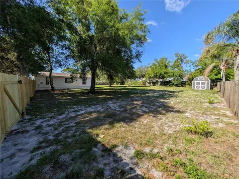 739 Center Street Lake Wales FL 33877