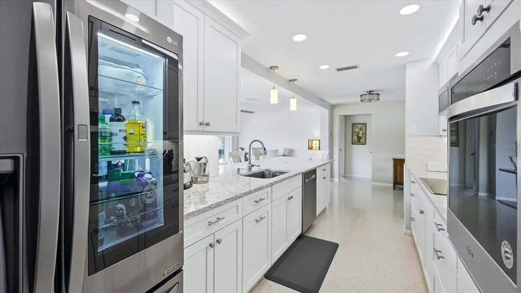 2486 Breakwater Circle Sarasota FL 34231