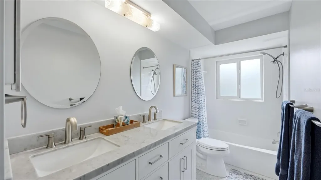 2486 Breakwater Circle Sarasota FL 34231