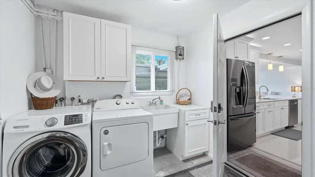 2486 Breakwater Circle Sarasota FL 34231