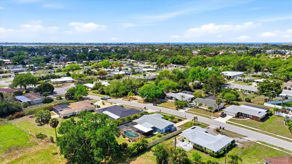 2486 Breakwater Circle Sarasota FL 34231