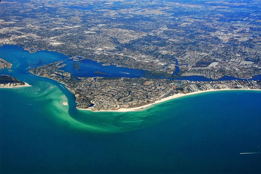 2486 Breakwater Circle Sarasota FL 34231