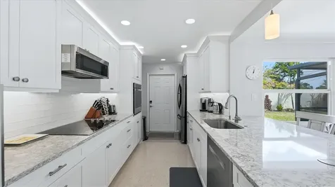 2486 Breakwater Circle Sarasota FL 34231