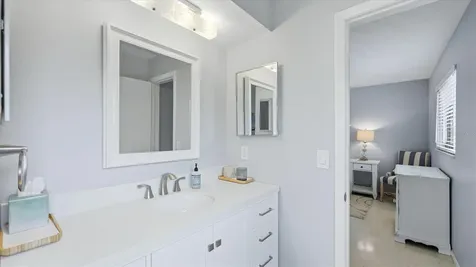 2486 Breakwater Circle Sarasota FL 34231