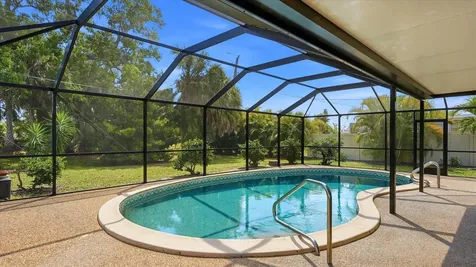 2486 Breakwater Circle Sarasota FL 34231