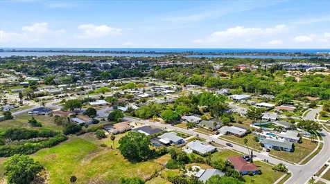 2486 Breakwater Circle Sarasota FL 34231