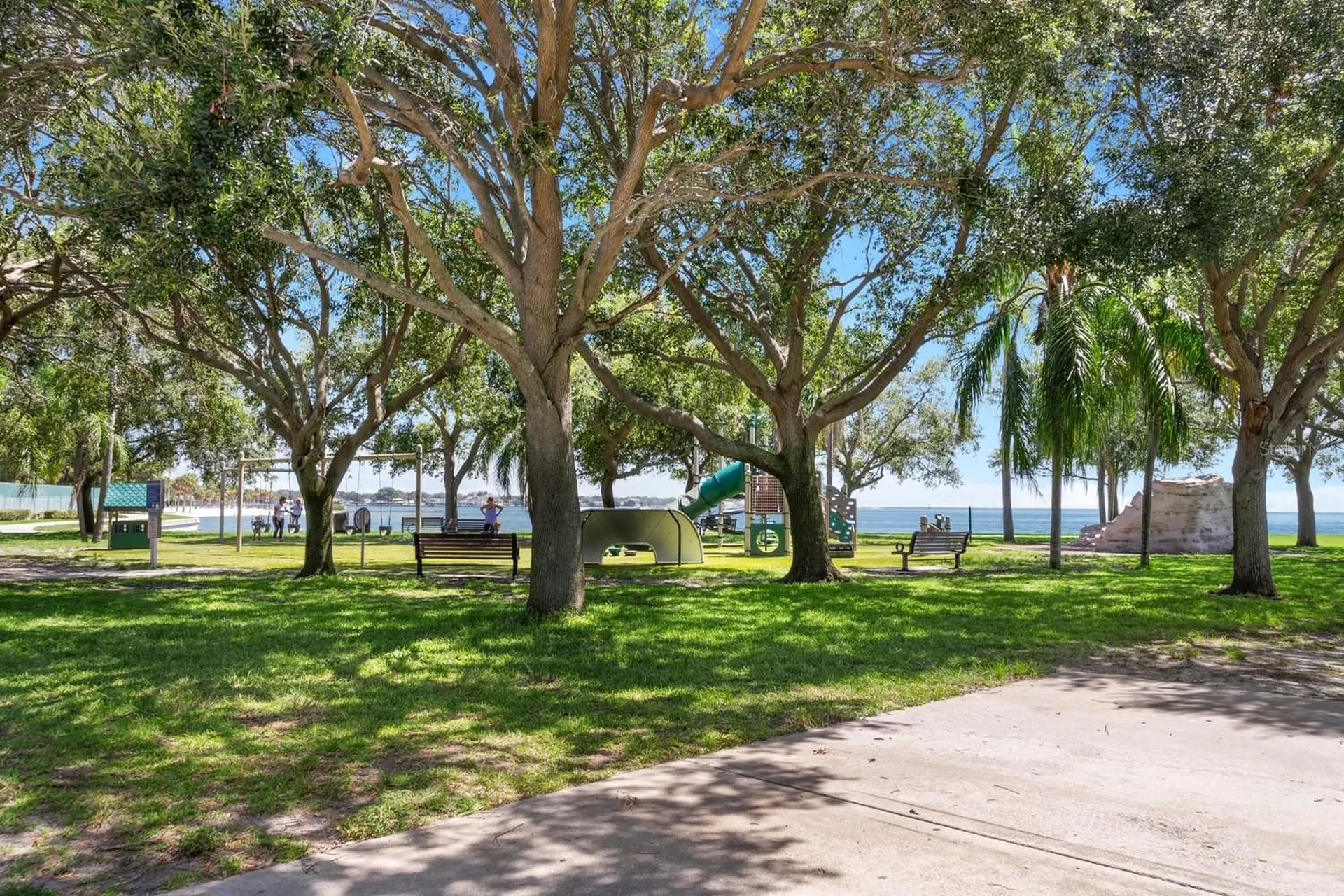 606 12th Avenue NE St Petersburg FL 33701