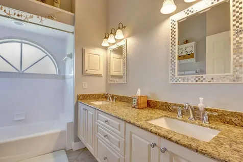 10005 Cherry Hills Avenue Circle Bradenton FL 34202