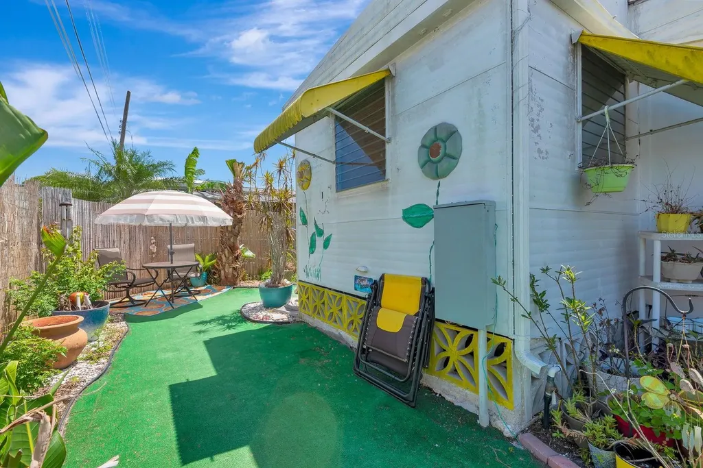 515 50th Avenue Terrace W Bradenton FL 34207