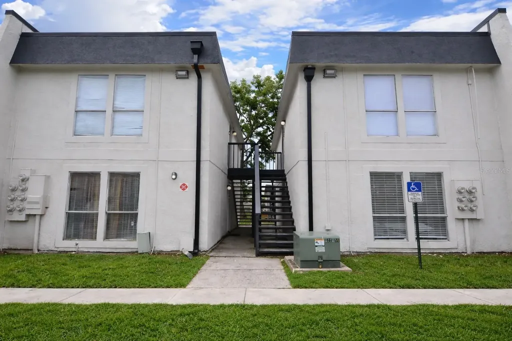 8425 Cerro Circle Tampa FL 33617