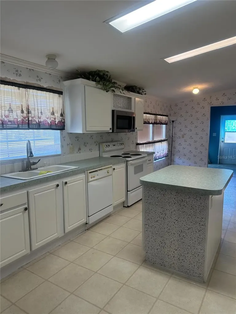 1814 Winchester Court S St Cloud FL 34771