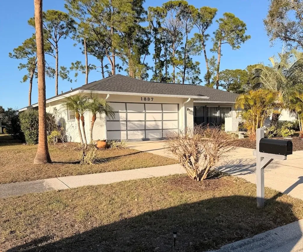1837 Springwood Drive Sarasota FL 34232