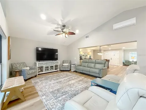 1851 NW 18th Street Crystal River FL 34428