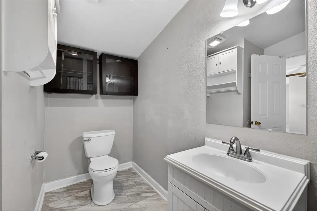 924 Lakewood Avenue Tampa FL 33613