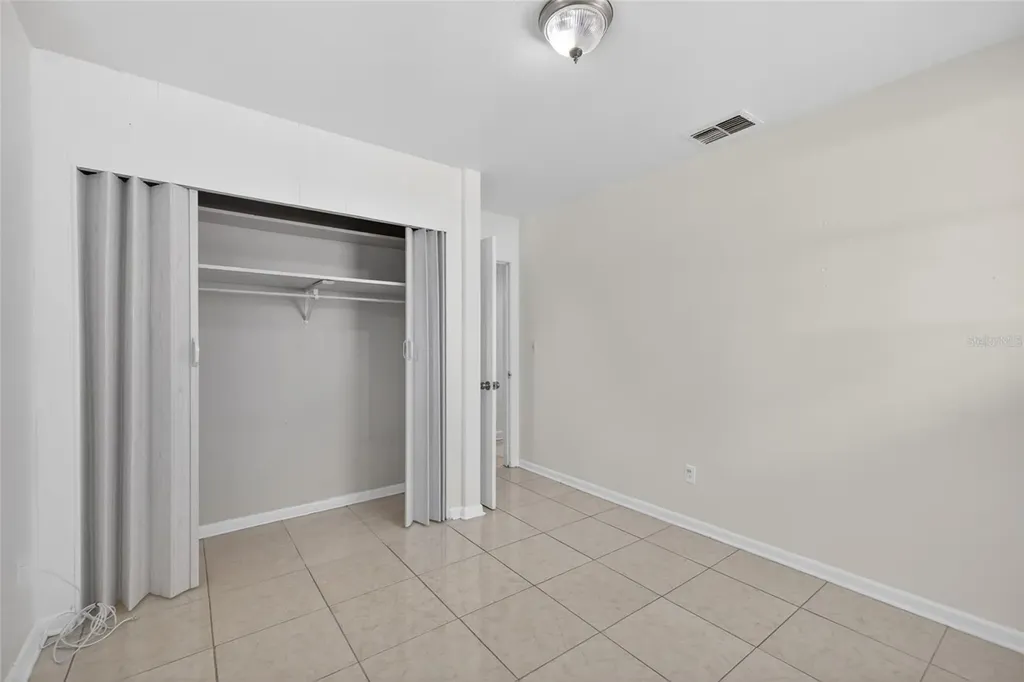924 Lakewood Avenue Tampa FL 33613