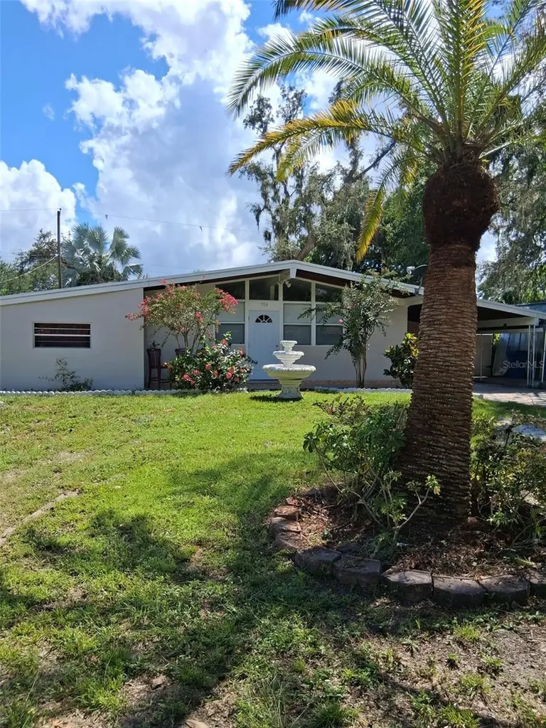 924 Lakewood Avenue Tampa FL 33613