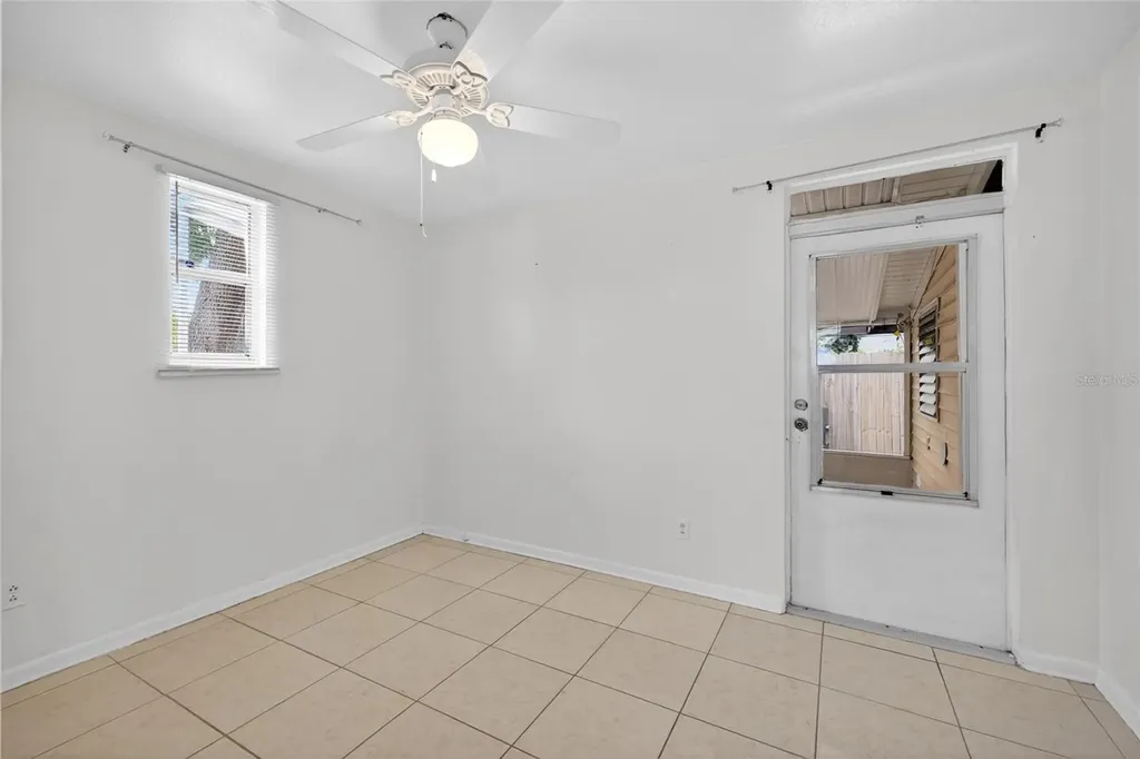 924 Lakewood Avenue Tampa FL 33613