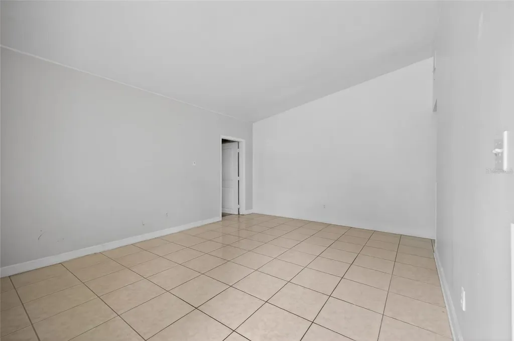 924 Lakewood Avenue Tampa FL 33613