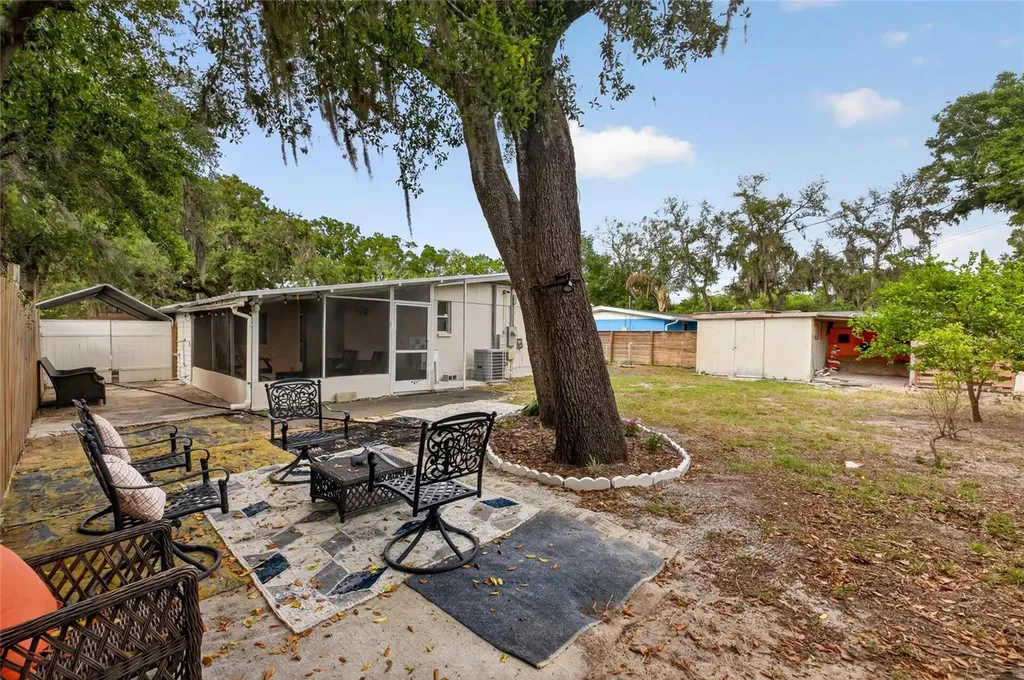 924 Lakewood Avenue Tampa FL 33613