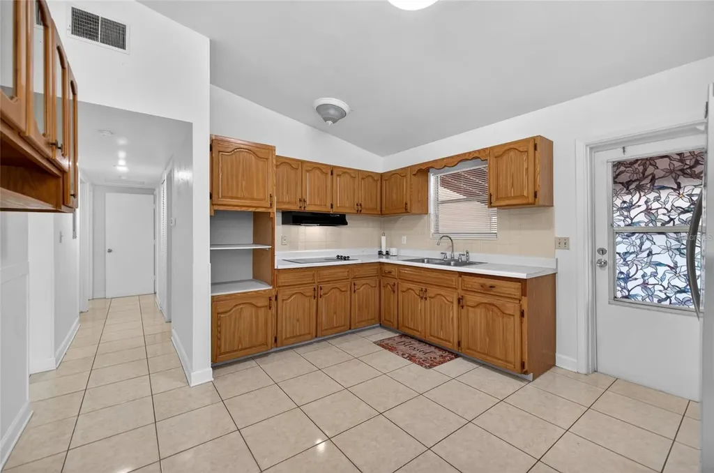 924 Lakewood Avenue Tampa FL 33613
