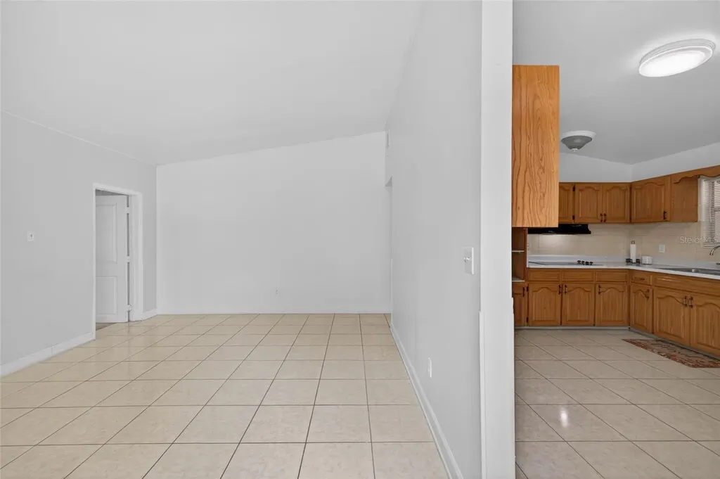 924 Lakewood Avenue Tampa FL 33613