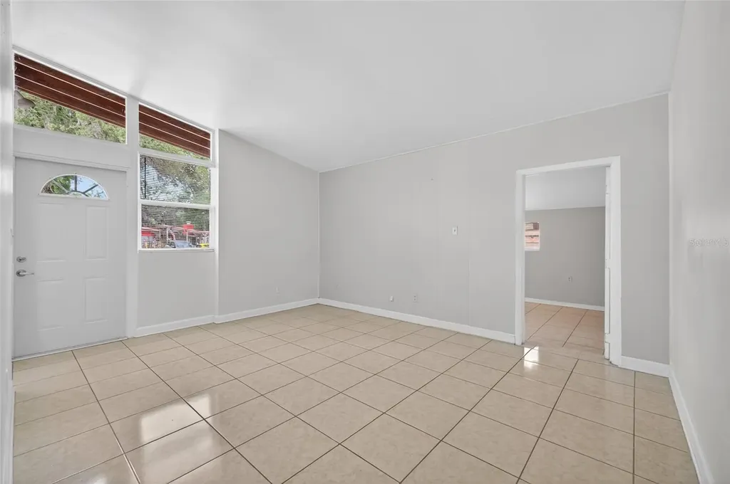 924 Lakewood Avenue Tampa FL 33613