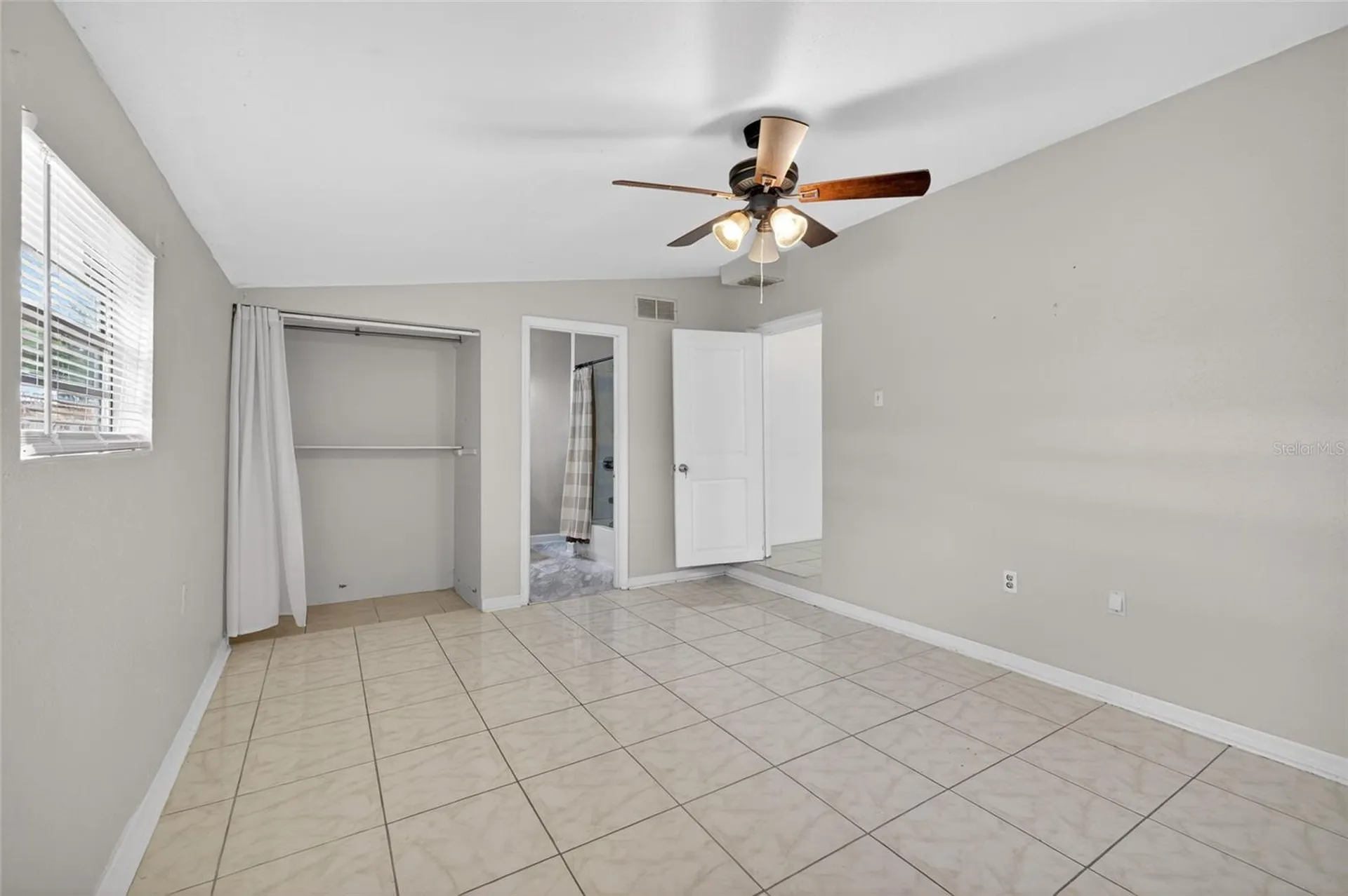 924 Lakewood Avenue Tampa FL 33613