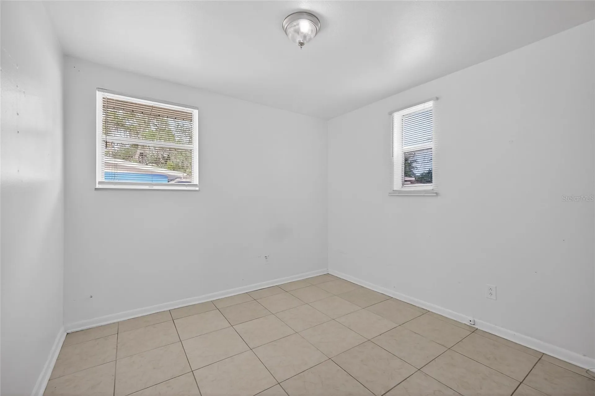 924 Lakewood Avenue Tampa FL 33613