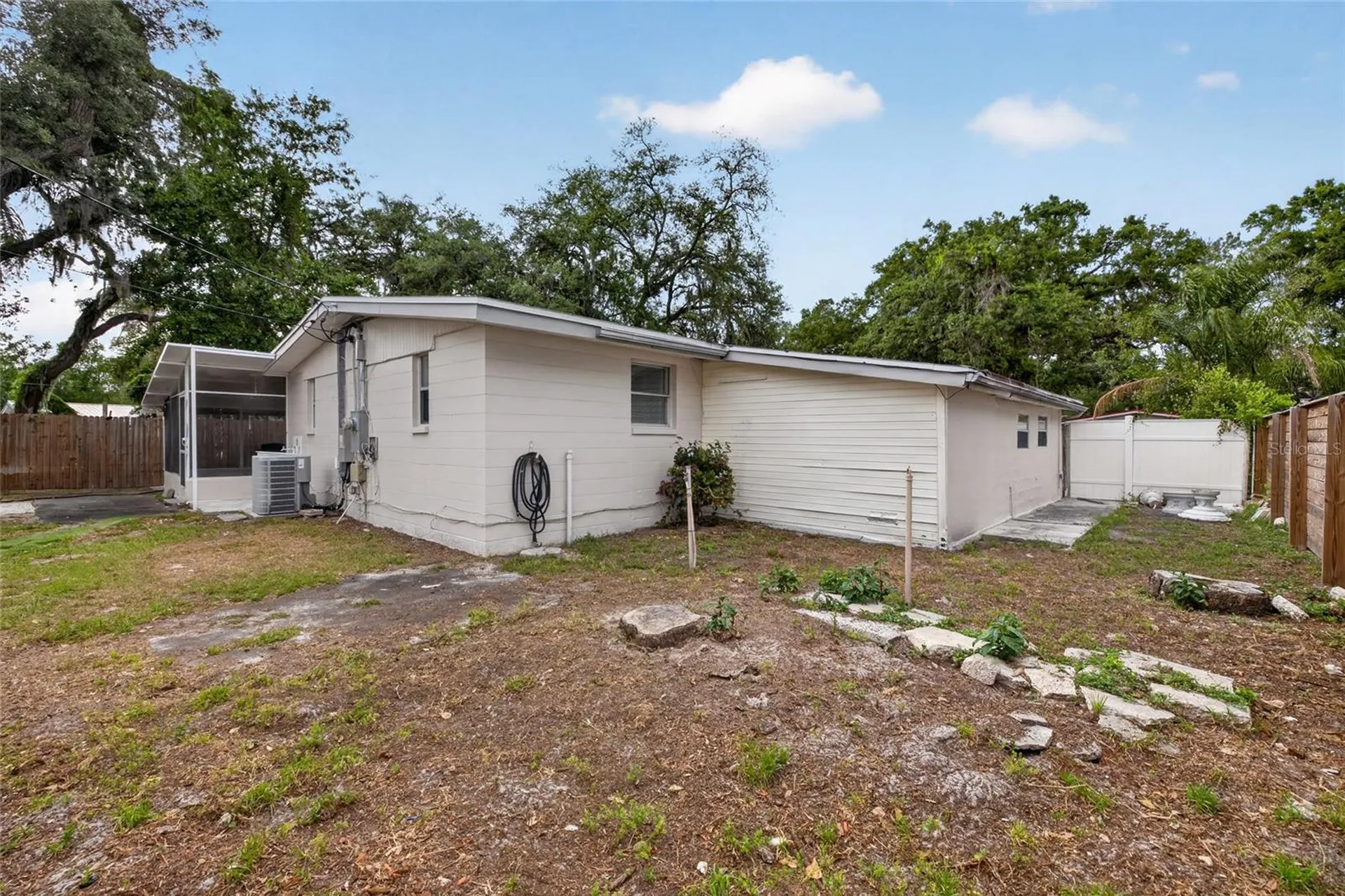 924 Lakewood Avenue Tampa FL 33613