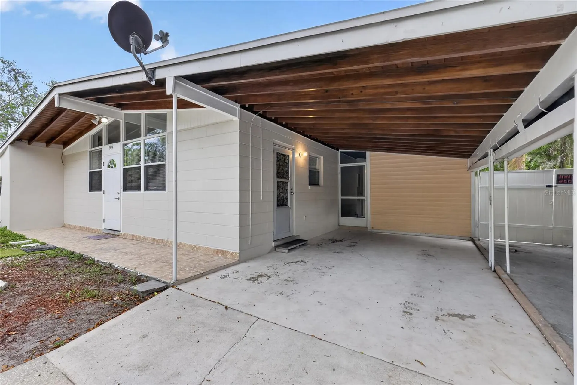 924 Lakewood Avenue Tampa FL 33613