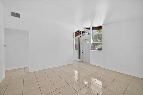 924 Lakewood Avenue Tampa FL 33613