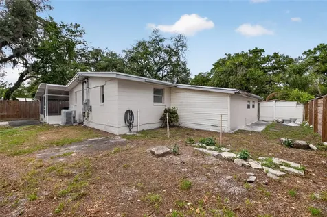 924 Lakewood Avenue Tampa FL 33613