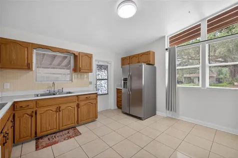 924 Lakewood Avenue Tampa FL 33613