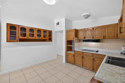 924 Lakewood Avenue Tampa FL 33613