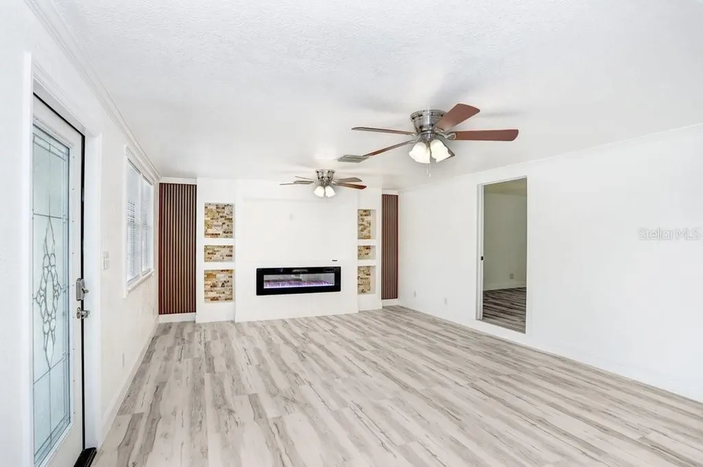 906 Woodlawn Avenue Plant City FL 33563