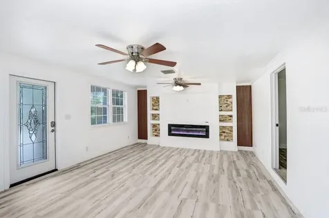 906 Woodlawn Avenue Plant City FL 33563