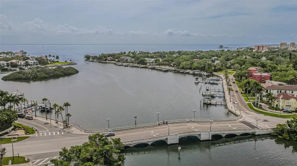 243 Snell Isle Boulevard NE St Petersburg FL 33704