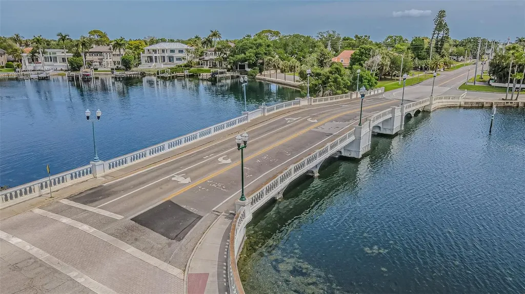 243 Snell Isle Boulevard NE St Petersburg FL 33704