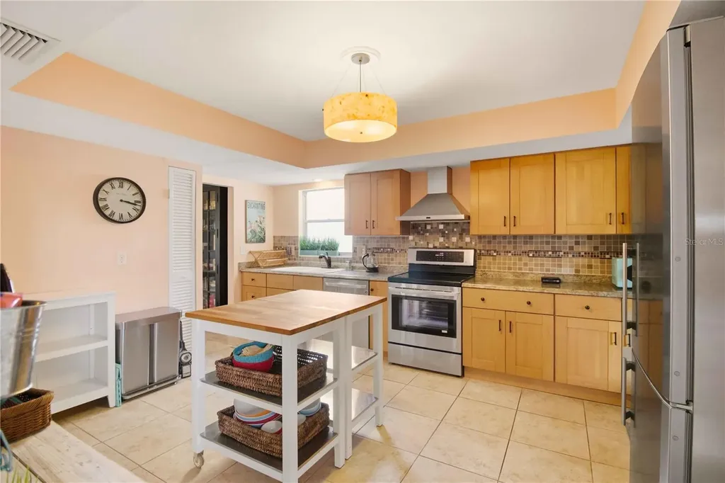 7354 W Country Club Drive N Sarasota FL 34243