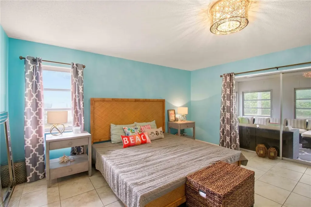7354 W Country Club Drive N Sarasota FL 34243