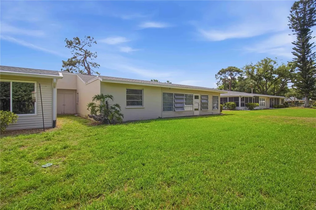 7354 W Country Club Drive N Sarasota FL 34243