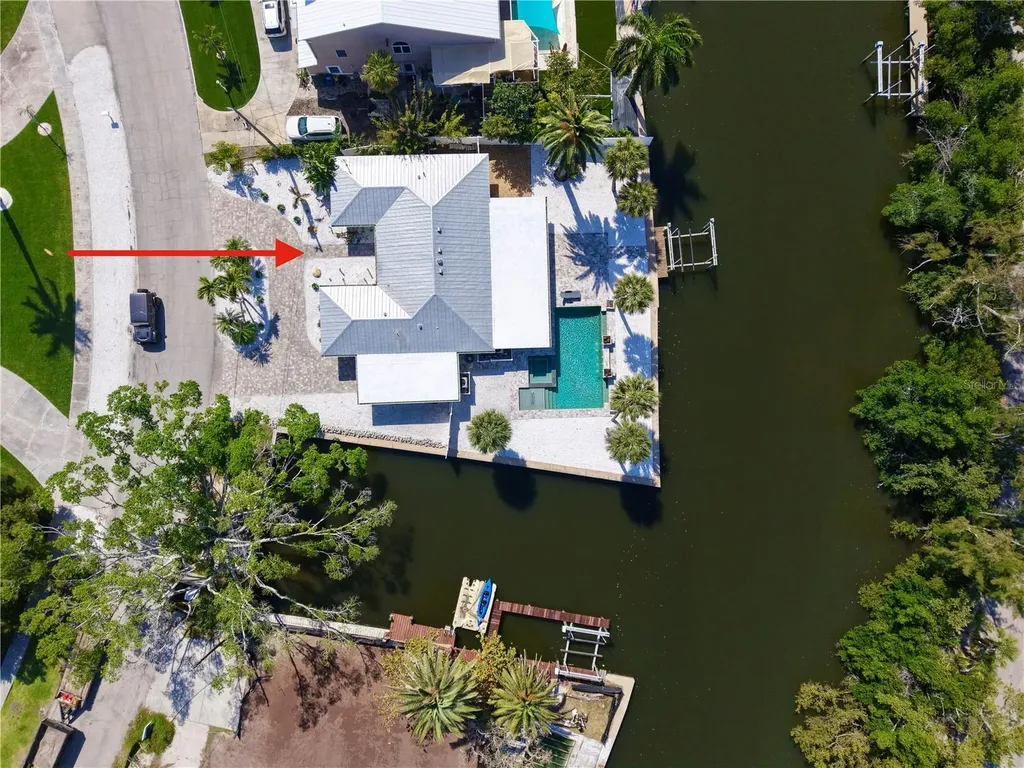 306 Island Circle Sarasota FL 34242
