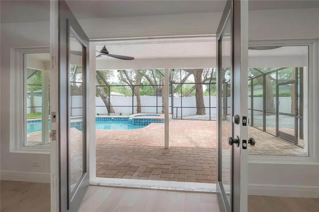 471 W Davis Boulevard Tampa FL 33606